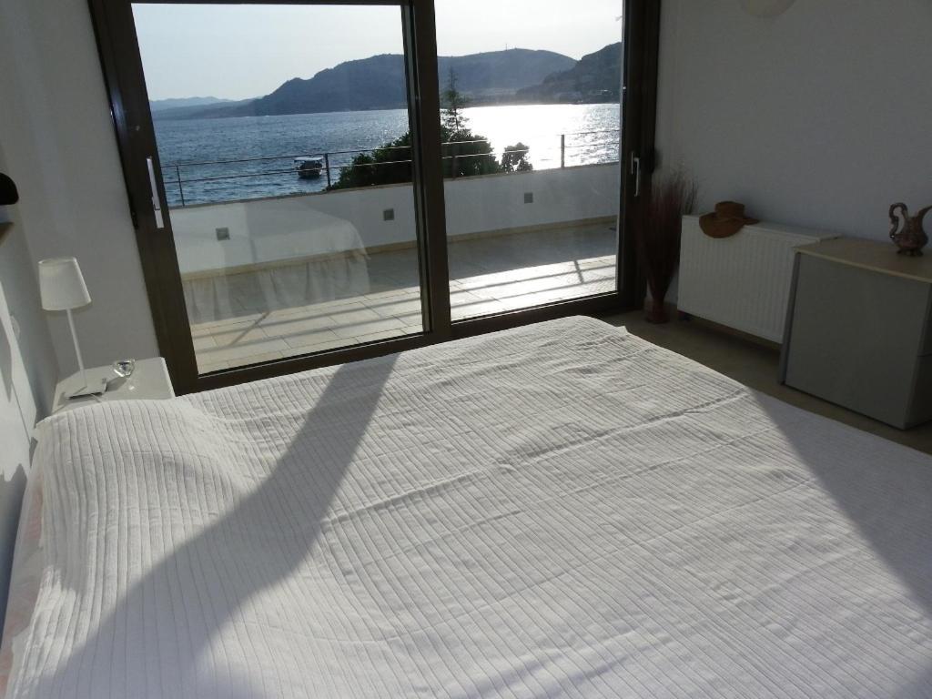 Villa Pefkos Beachfront